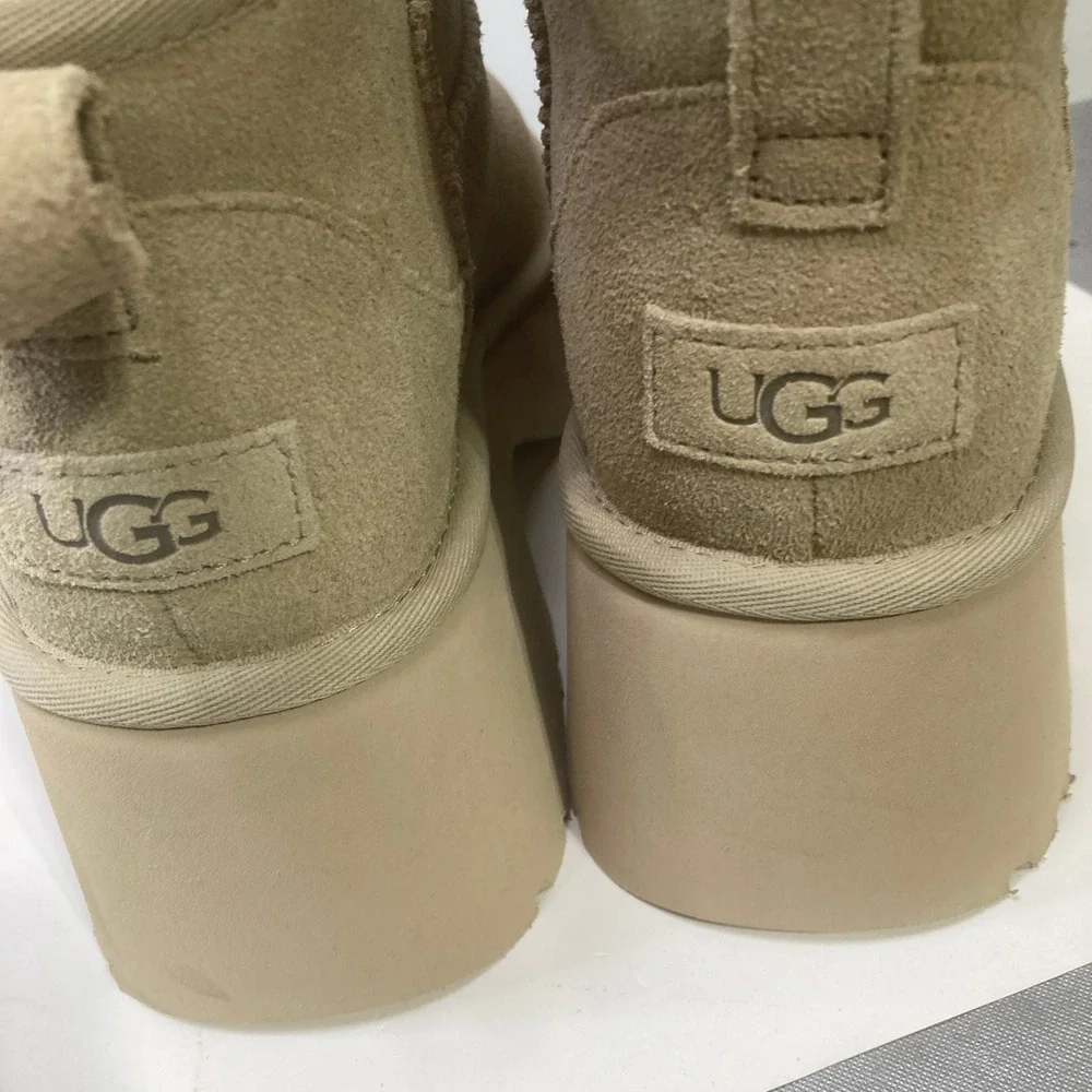 NWOB UGG‎ Women's Platform Boots 10 Tan Suede Shearling Ankle Rockabilly Grunge
